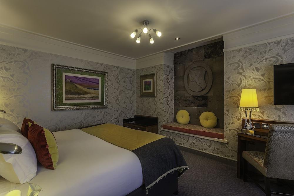 Clontarf Castle Hotel Дъблин Екстериор снимка